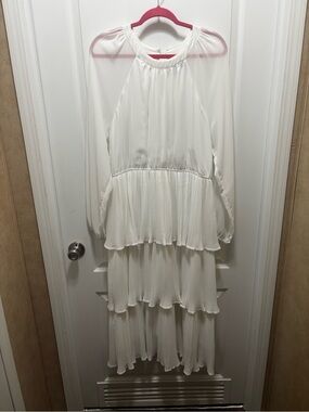 Elegant White Tiered Long-Sleeve Maxi Dress